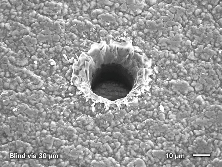 Blind Via in double-sided flex printed circuit board Blind Via in doppelseitiger Flex-Leiterplatte